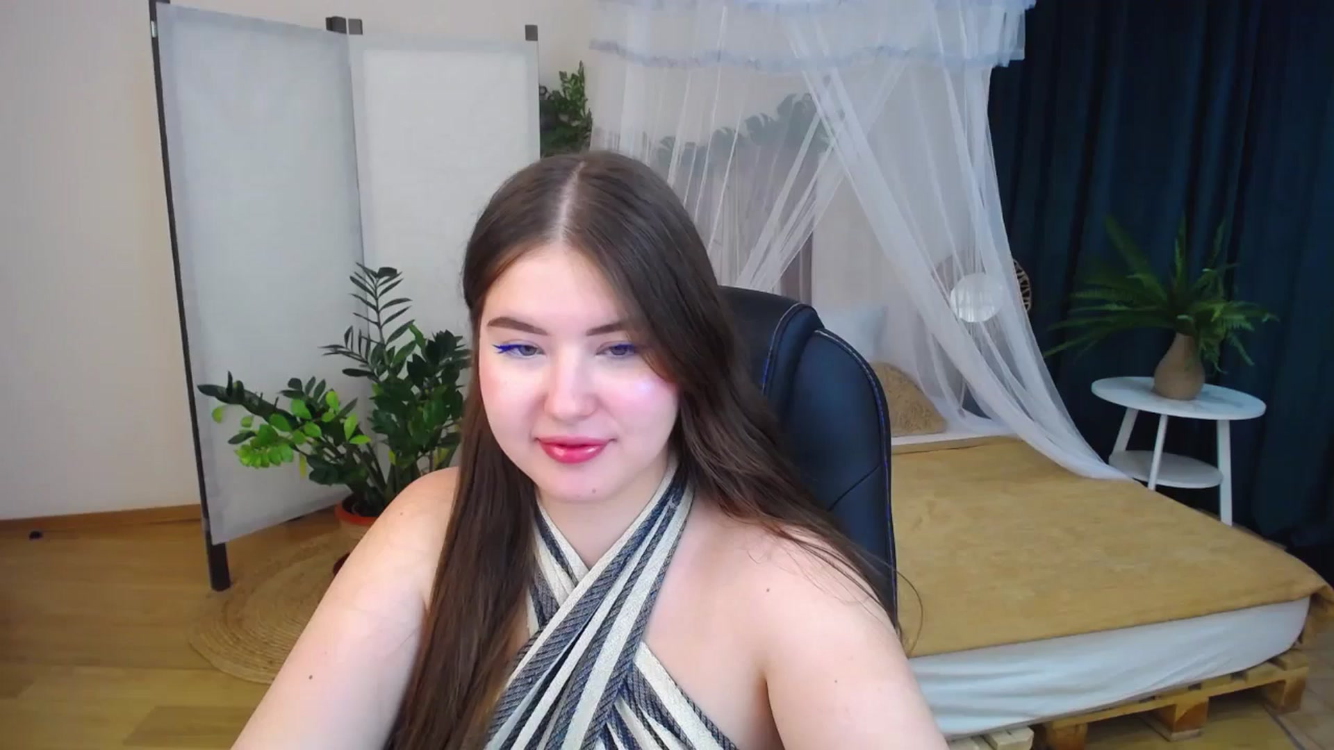 Gallery image thumbnail from AdmireMyEyes's myfreecams stream on, 09/30/2024, 19:48 image 11 of 20