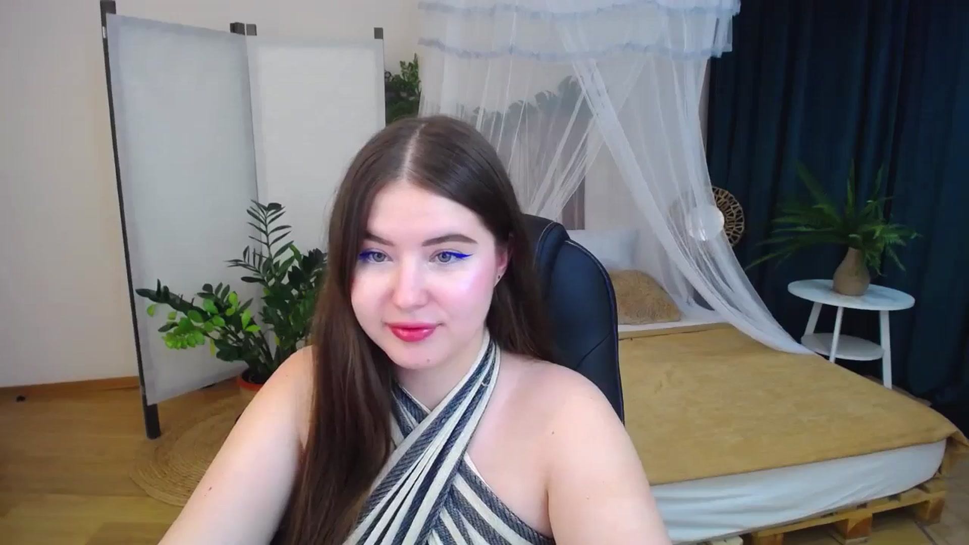 Gallery image thumbnail from AdmireMyEyes's myfreecams stream on, 09/30/2024, 19:48 image 17 of 20