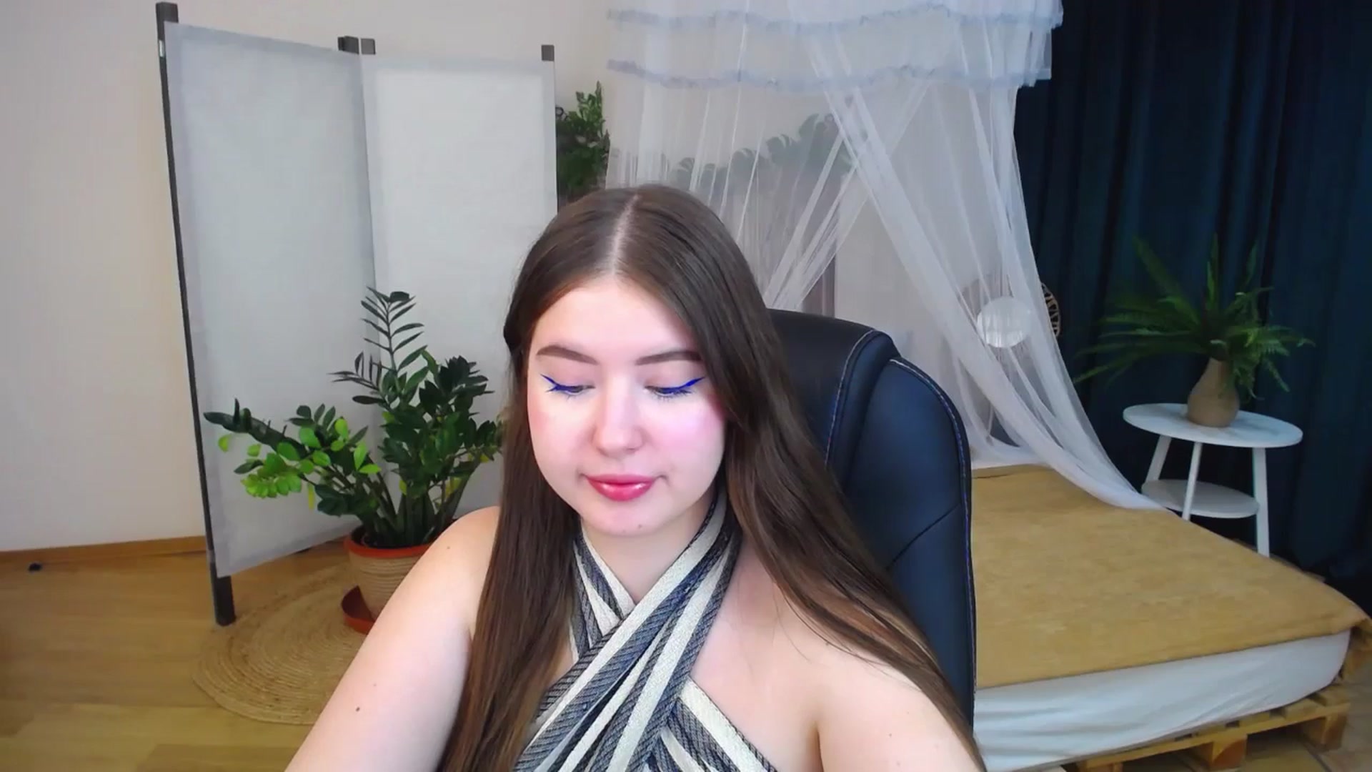 Gallery image thumbnail from AdmireMyEyes's myfreecams stream on, 09/30/2024, 19:48 image 6 of 20