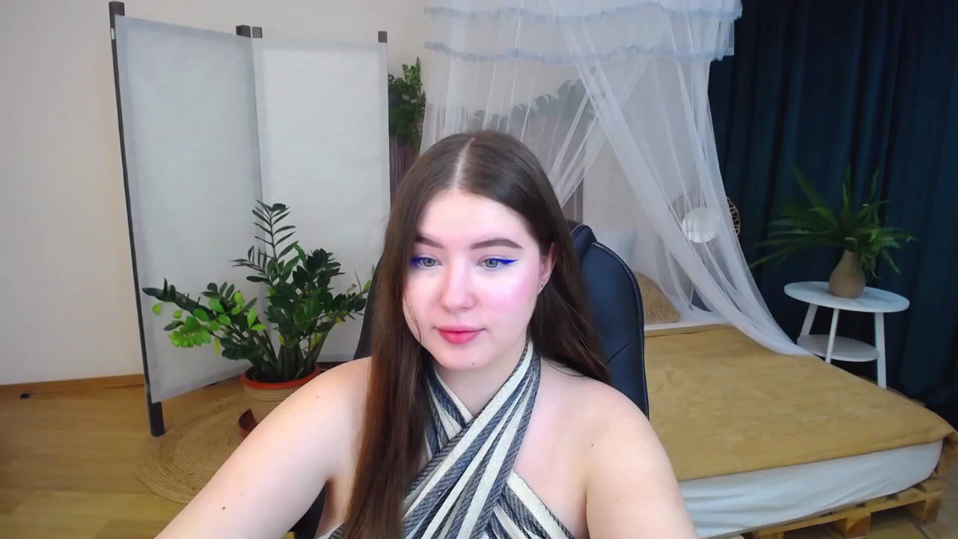 Gallery image thumbnail from AdmireMyEyes's myfreecams stream on, 09/30/2024, 19:48 image 2 of 20