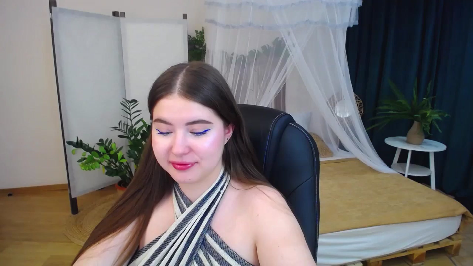 Gallery image thumbnail from AdmireMyEyes's myfreecams stream on, 09/30/2024, 20:32 image 7 of 20