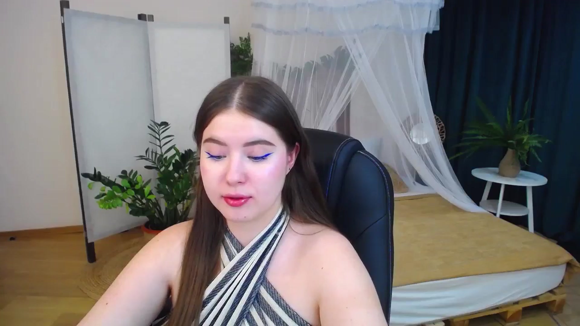 Gallery image thumbnail from AdmireMyEyes's myfreecams stream on, 09/30/2024, 20:32 image 2 of 20