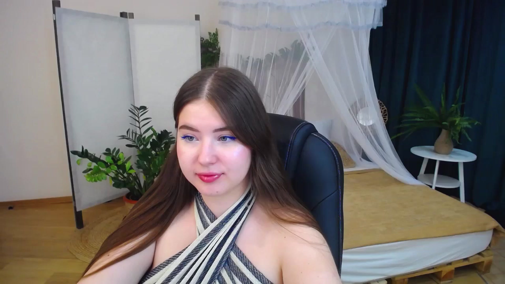 Gallery image thumbnail from AdmireMyEyes's myfreecams stream on, 09/30/2024, 20:32 image 6 of 20