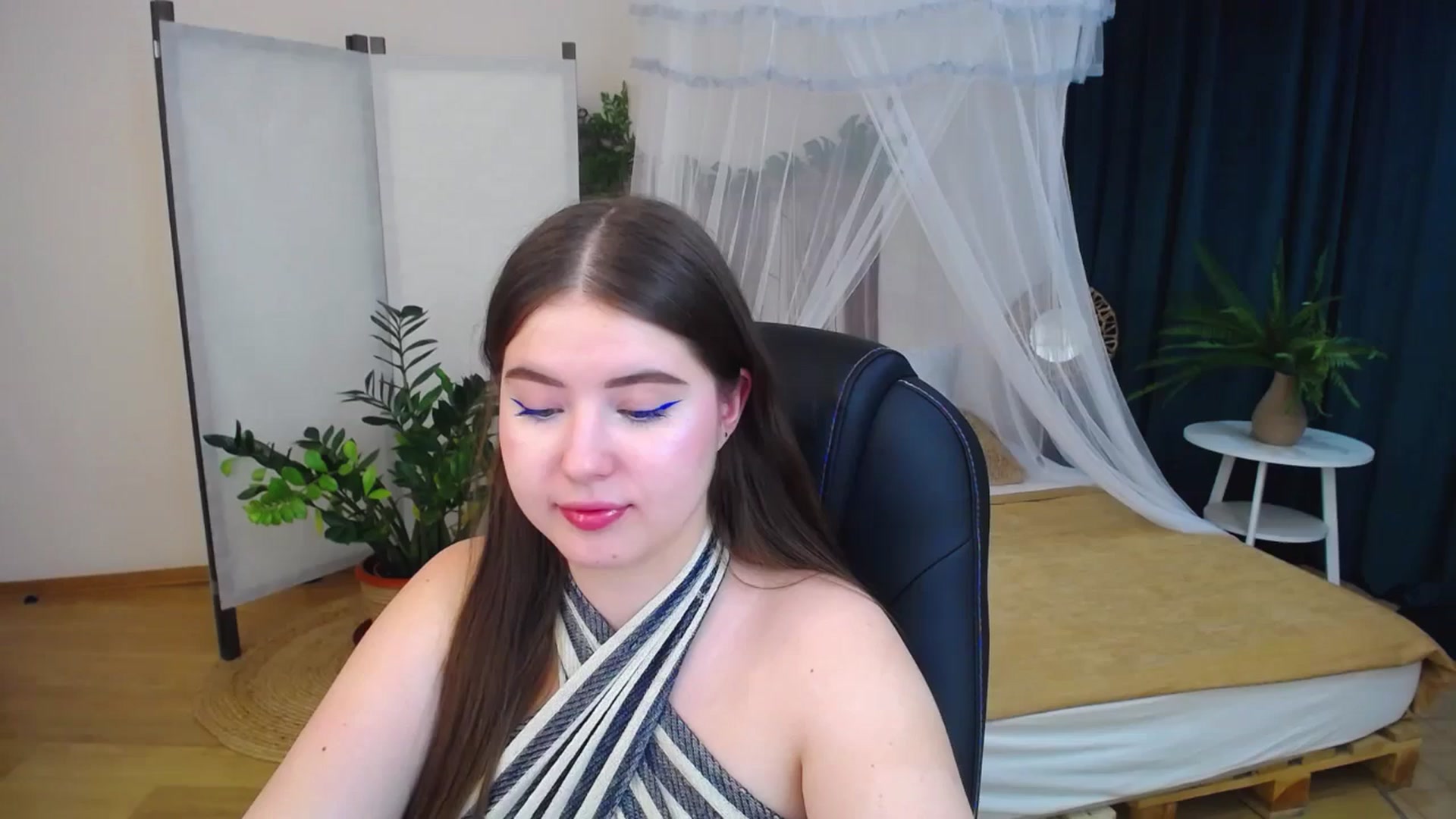 Gallery image thumbnail from AdmireMyEyes's myfreecams stream on, 09/30/2024, 20:32 image 1 of 20