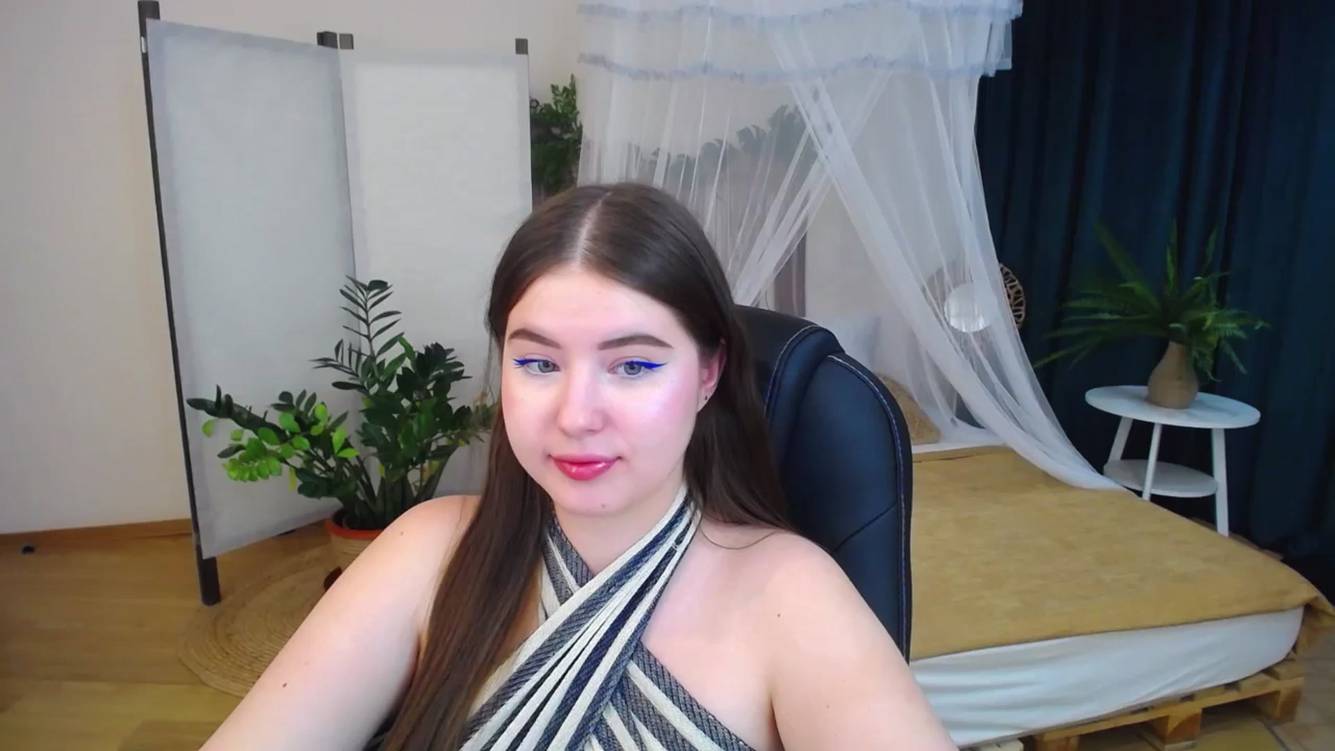 Gallery image thumbnail from AdmireMyEyes's myfreecams stream on, 09/30/2024, 20:32 image 3 of 20