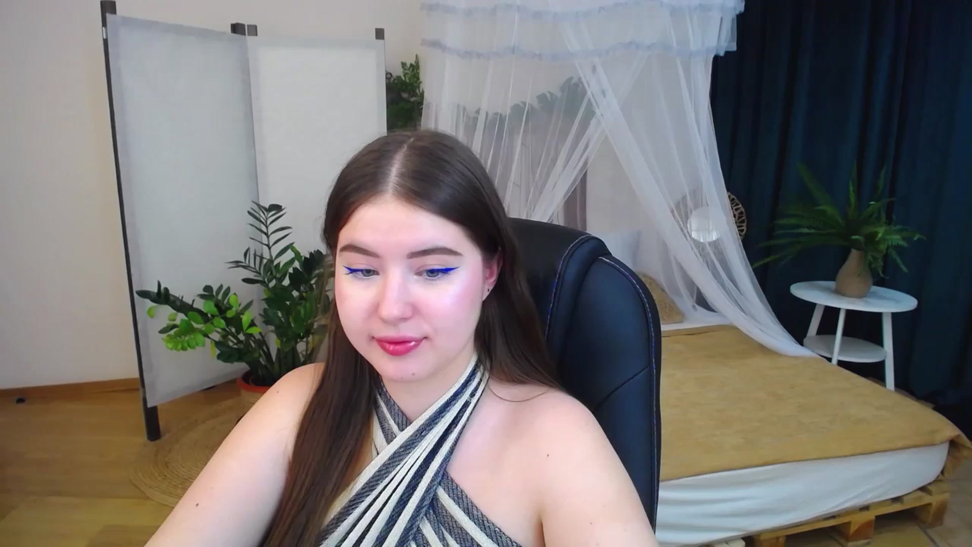 Gallery image thumbnail from AdmireMyEyes's myfreecams stream on, 09/30/2024, 20:32 image 4 of 20