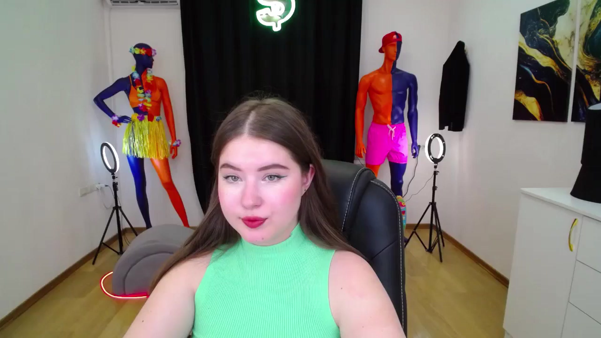 Gallery image thumbnail from AdmireMyEyes's myfreecams stream on, 10/03/2024, 07:36 image 10 of 20