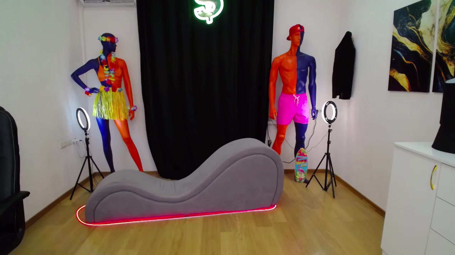 Gallery image thumbnail from AdmireMyEyes's myfreecams stream on, 10/03/2024, 07:36 image 12 of 20
