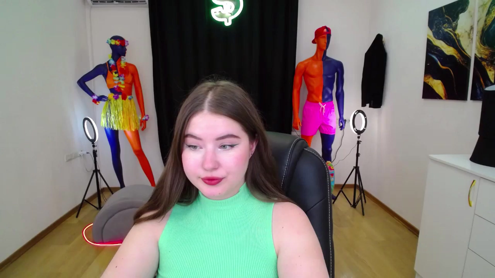 Gallery image thumbnail from AdmireMyEyes's myfreecams stream on, 10/03/2024, 07:36 image 11 of 20