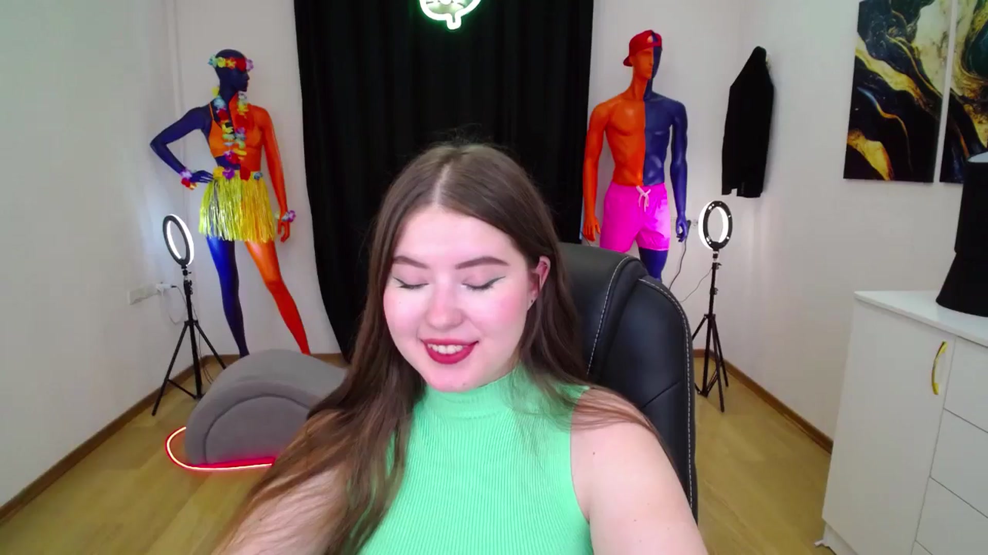 Gallery image thumbnail from AdmireMyEyes's myfreecams stream on, 10/03/2024, 07:36 image 2 of 20