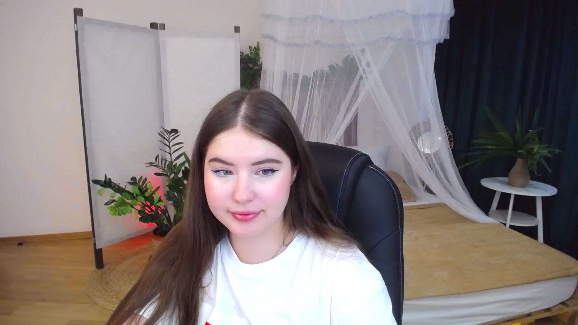 Gallery image thumbnail from AdmireMyEyes's myfreecams stream on, 10/04/2024, 08:43 image 8 of 20