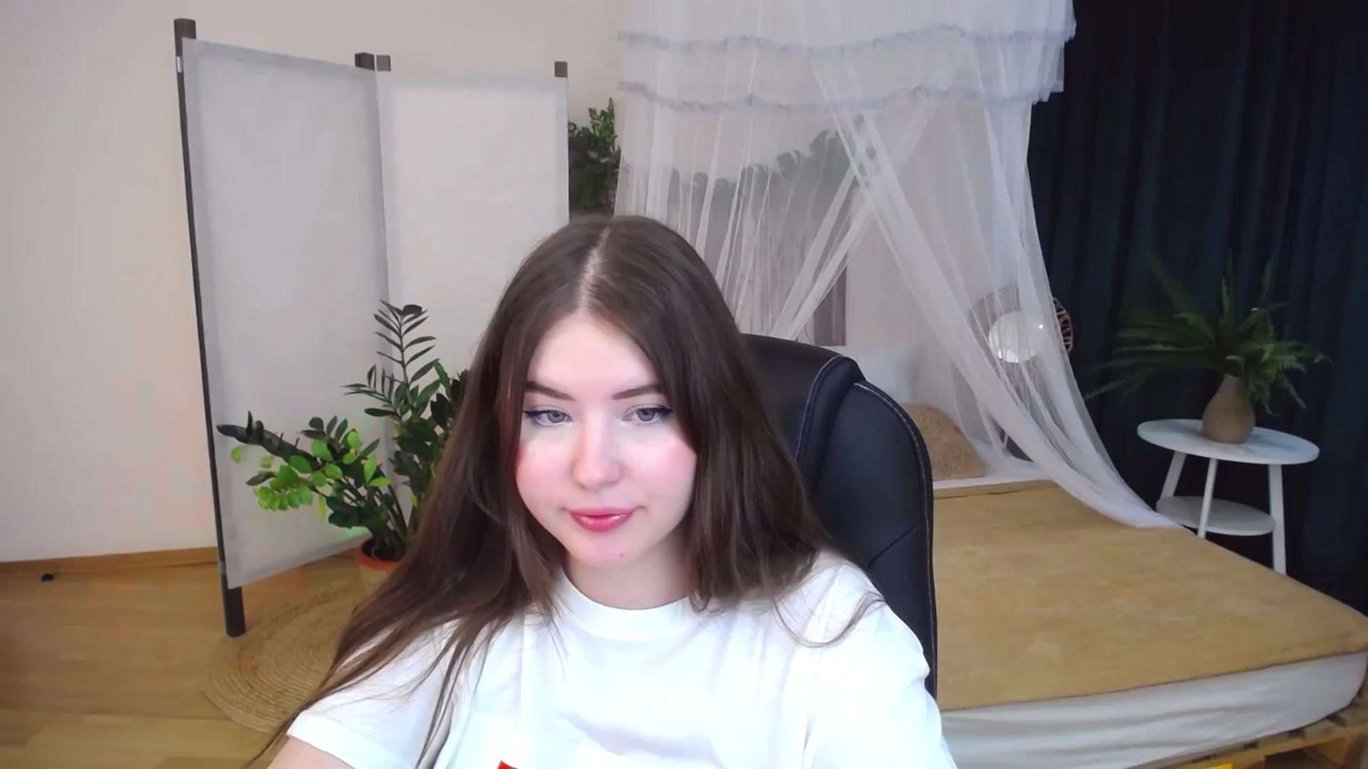 Gallery image thumbnail from AdmireMyEyes's myfreecams stream on, 10/04/2024, 08:43 image 5 of 20