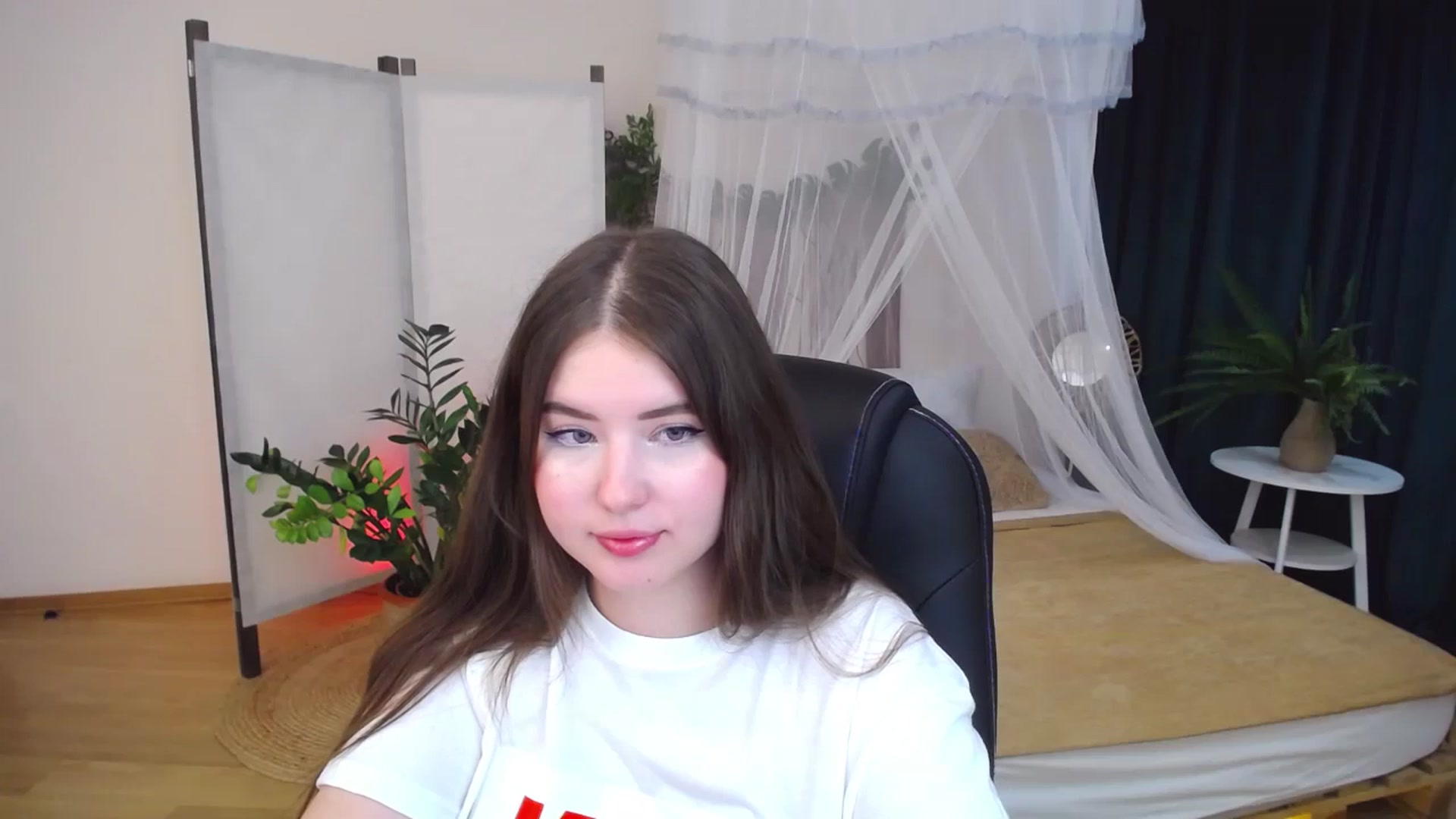 Gallery image thumbnail from AdmireMyEyes's myfreecams stream on, 10/04/2024, 08:43 image 4 of 20