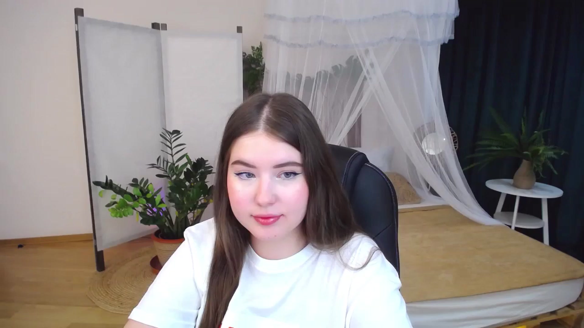 Gallery image thumbnail from AdmireMyEyes's myfreecams stream on, 10/04/2024, 08:43 image 1 of 20