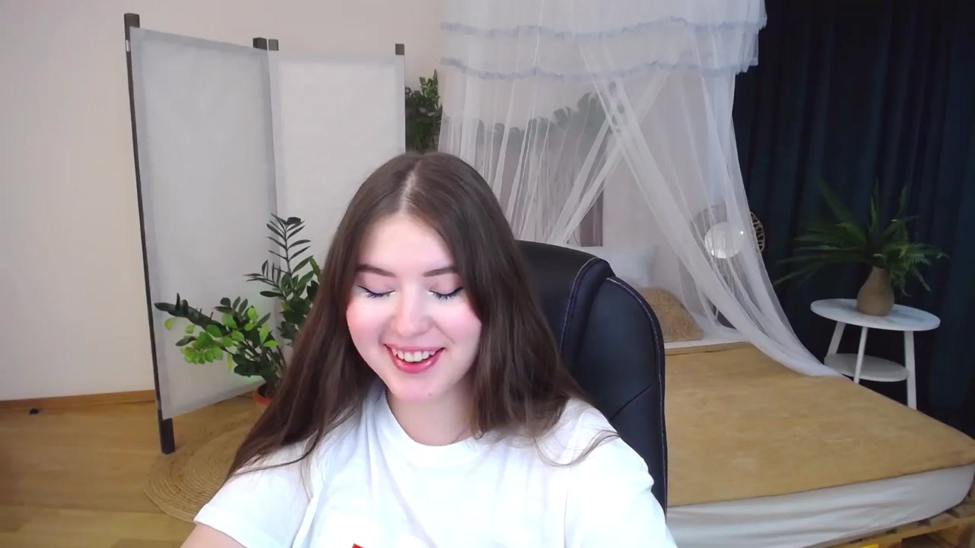 Gallery image thumbnail from AdmireMyEyes's myfreecams stream on, 10/04/2024, 08:43 image 7 of 20