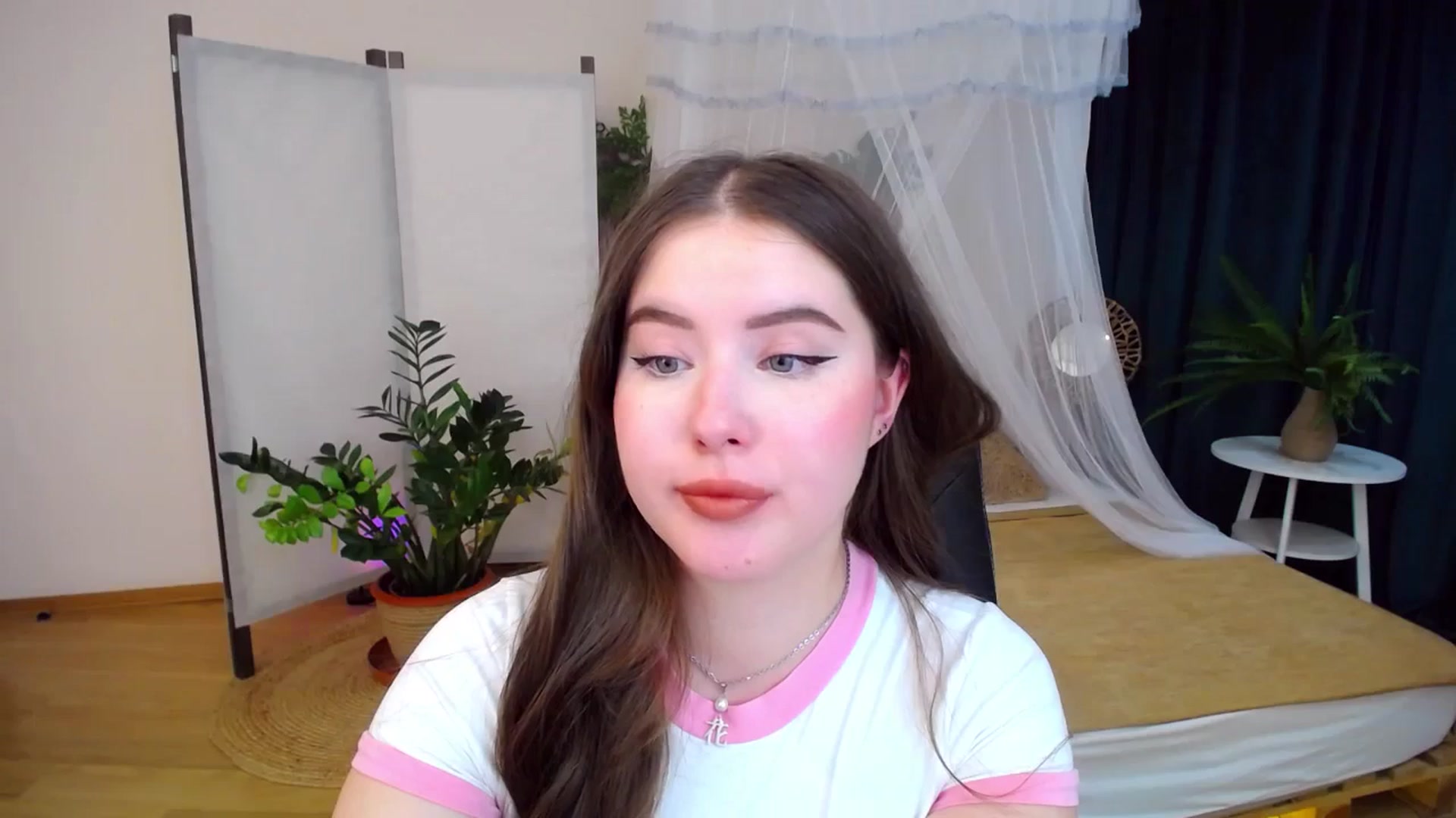 Gallery image thumbnail from AdmireMyEyes's myfreecams stream on, 10/05/2024, 07:25 image 15 of 20