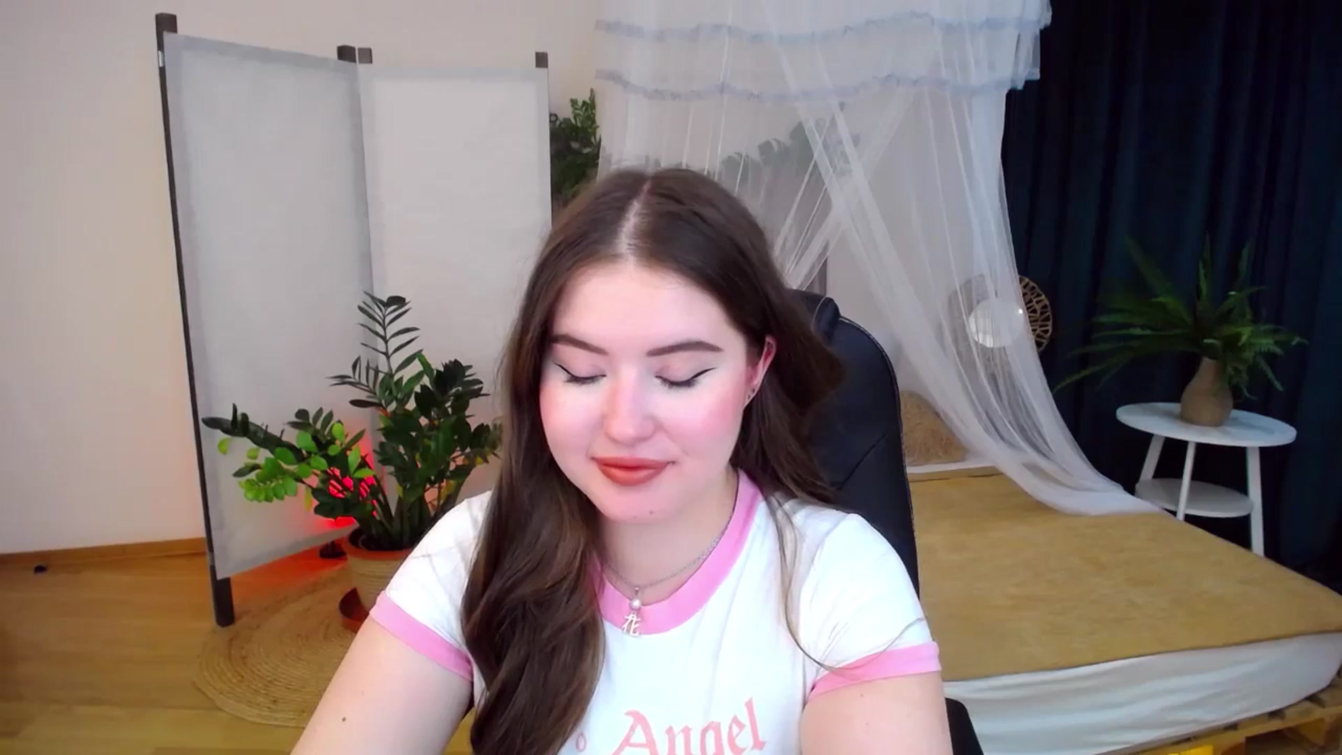 Gallery image thumbnail from AdmireMyEyes's myfreecams stream on, 10/05/2024, 07:25 image 20 of 20