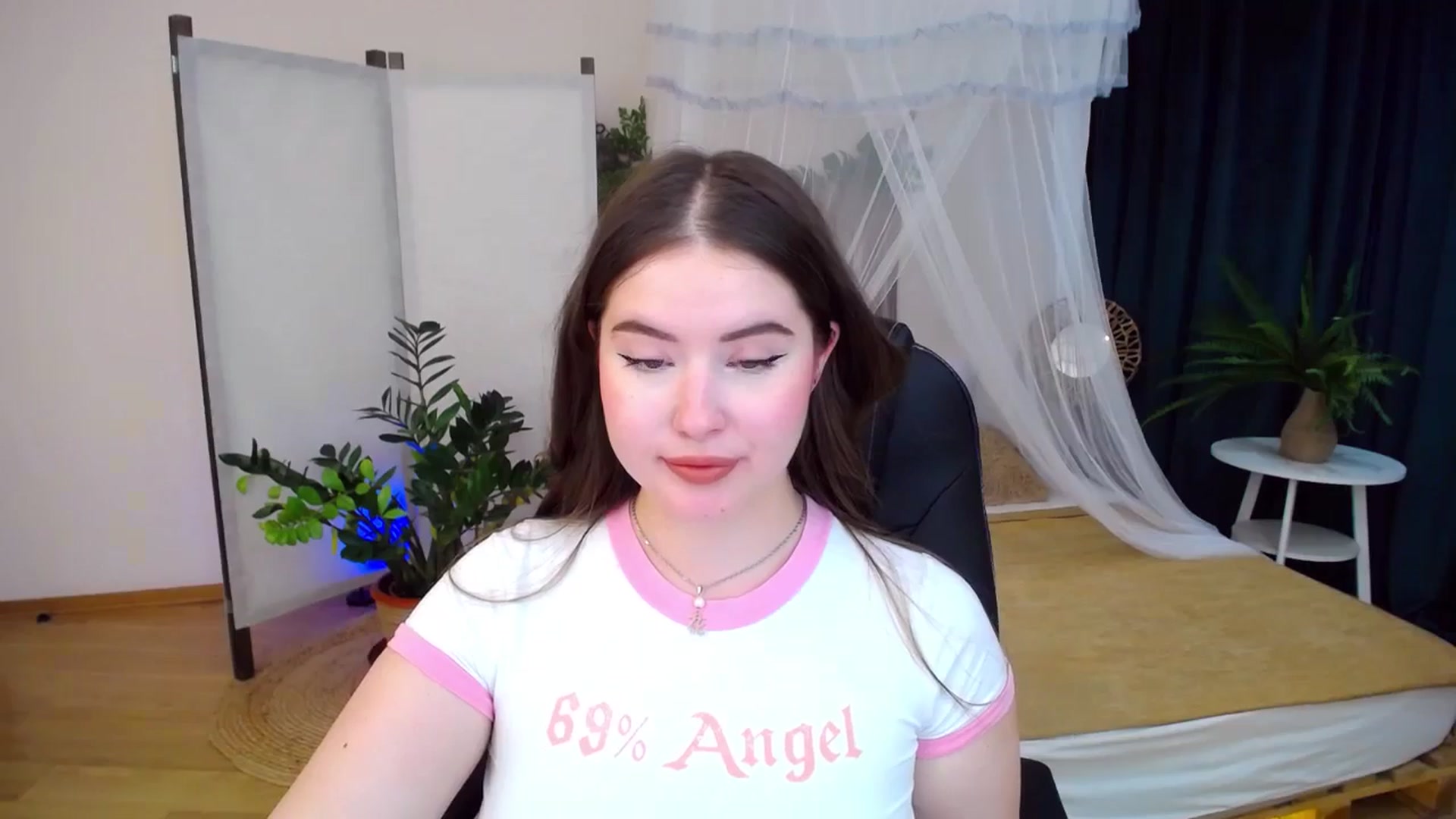 Gallery image thumbnail from AdmireMyEyes's myfreecams stream on, 10/05/2024, 07:25 image 13 of 20