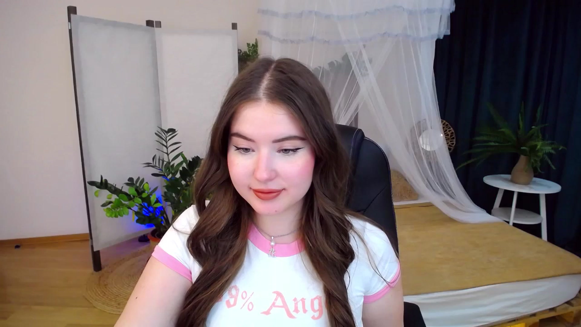 Gallery image thumbnail from AdmireMyEyes's myfreecams stream on, 10/05/2024, 07:25 image 11 of 20