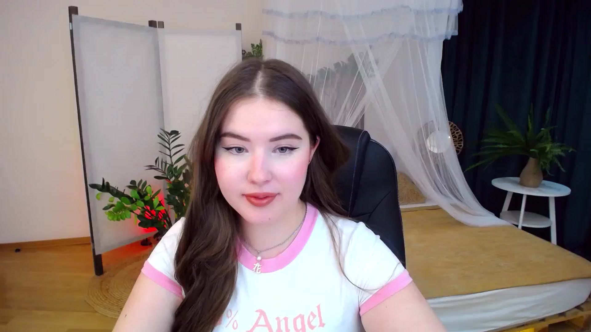 Gallery image thumbnail from AdmireMyEyes's myfreecams stream on, 10/05/2024, 07:25 image 16 of 20