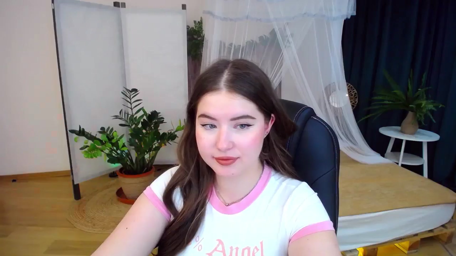 Gallery image thumbnail from AdmireMyEyes's myfreecams stream on, 10/05/2024, 09:50 image 4 of 20