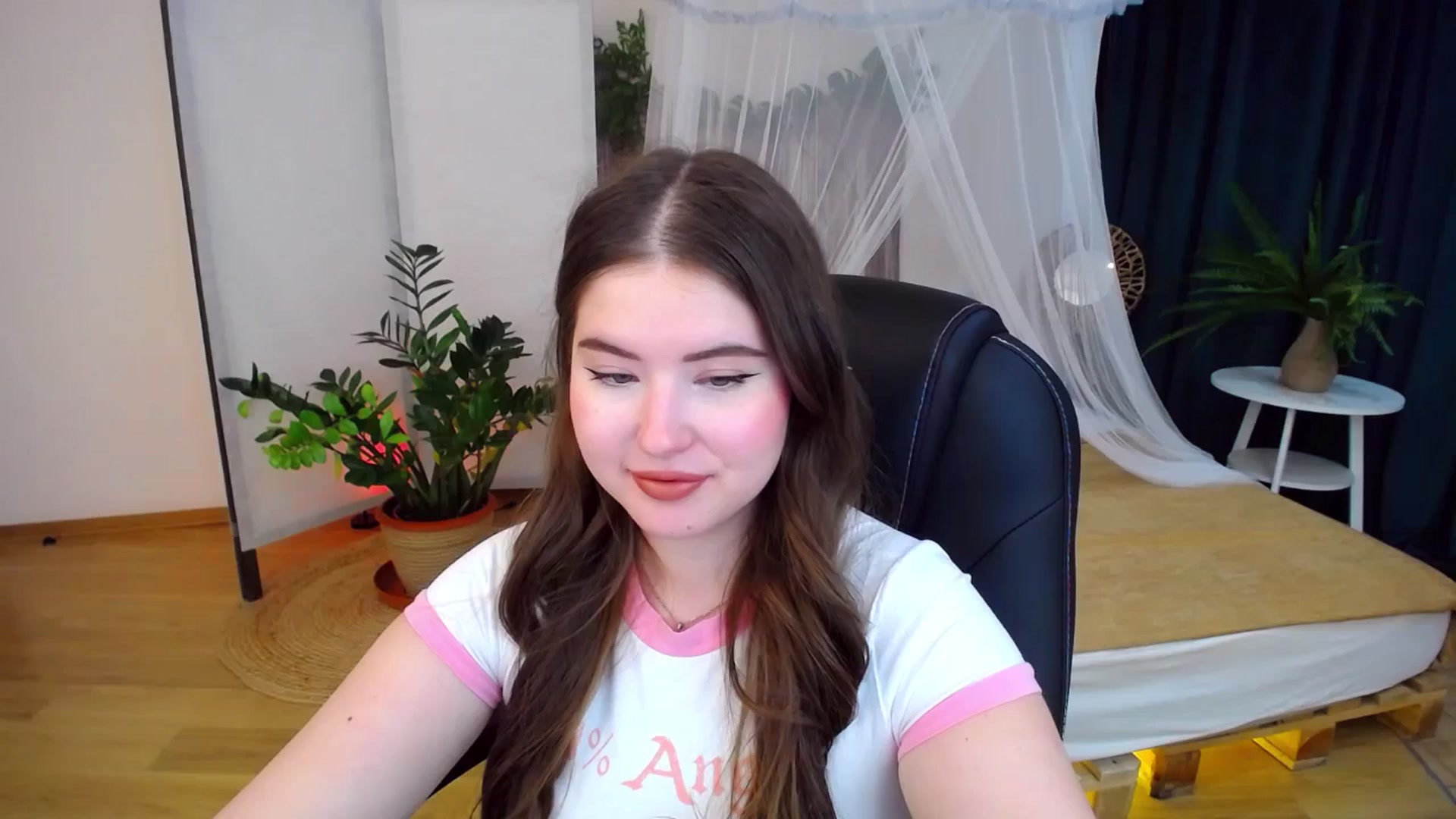 Gallery image thumbnail from AdmireMyEyes's myfreecams stream on, 10/05/2024, 09:50 image 1 of 20