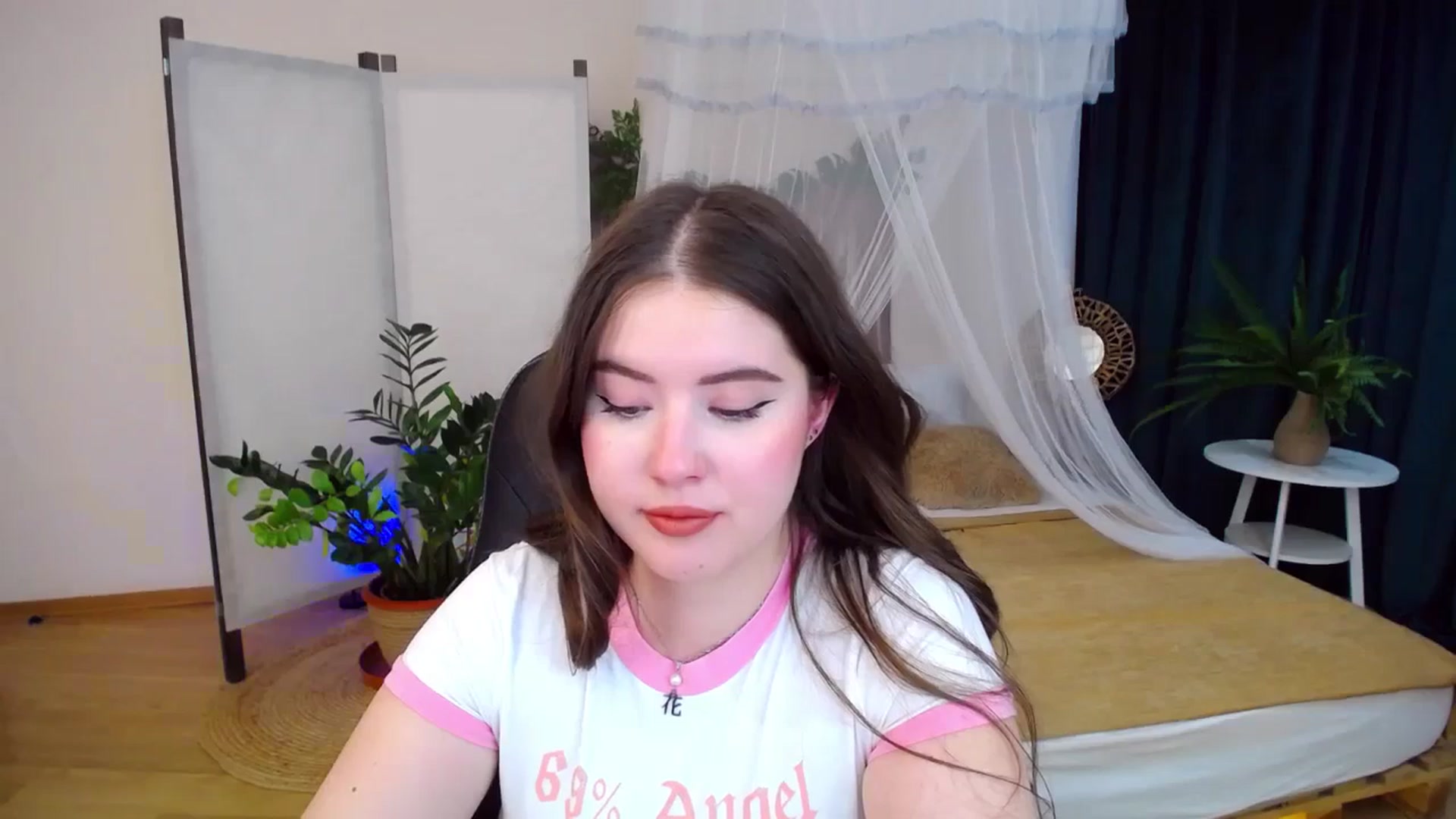 Gallery image thumbnail from AdmireMyEyes's myfreecams stream on, 10/05/2024, 09:50 image 16 of 20