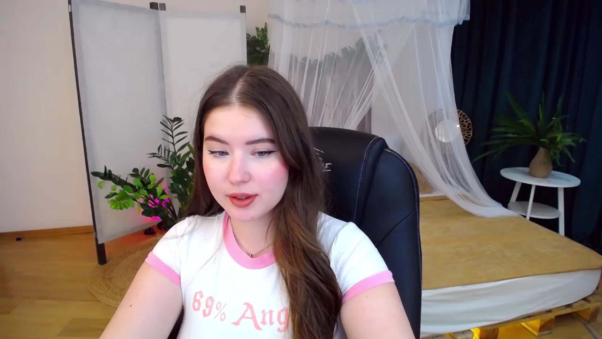 Gallery image thumbnail from AdmireMyEyes's myfreecams stream on, 10/05/2024, 09:50 image 2 of 20