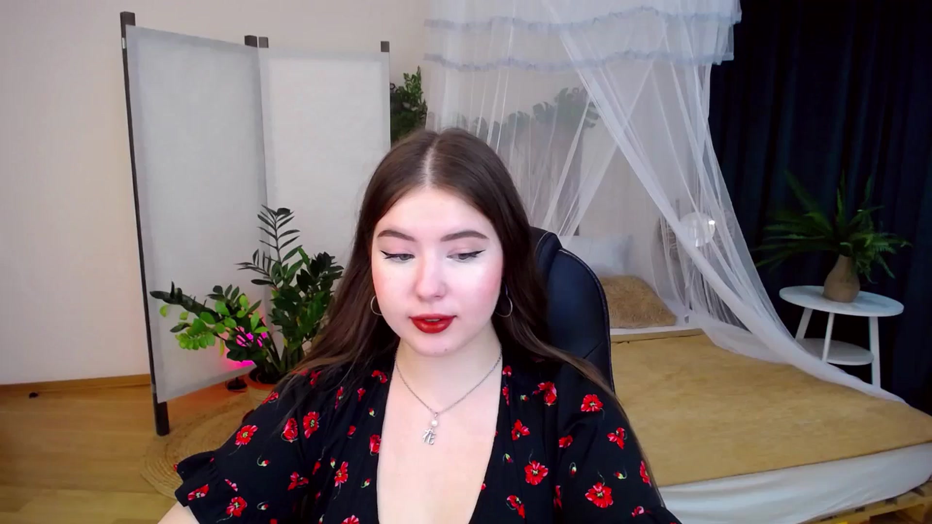 Gallery image thumbnail from AdmireMyEyes's myfreecams stream on, 10/06/2024, 19:11 image 15 of 20