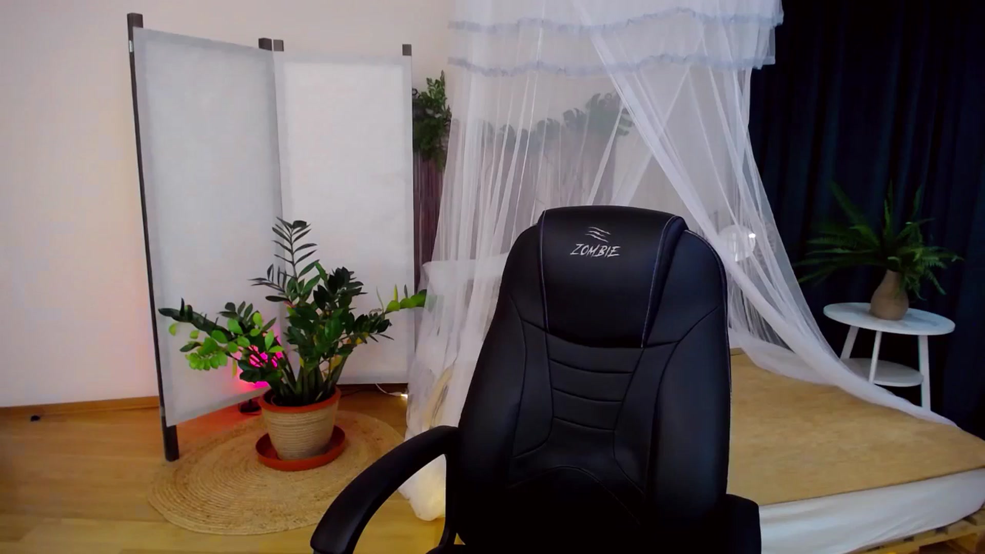 Gallery image thumbnail from AdmireMyEyes's myfreecams stream on, 10/06/2024, 19:11 image 5 of 20