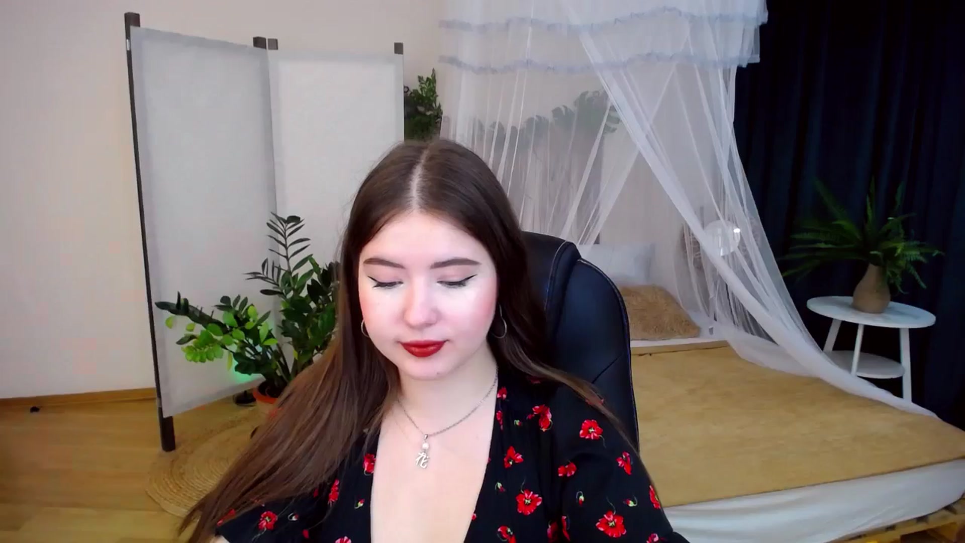 Gallery image thumbnail from AdmireMyEyes's myfreecams stream on, 10/06/2024, 19:11 image 14 of 20
