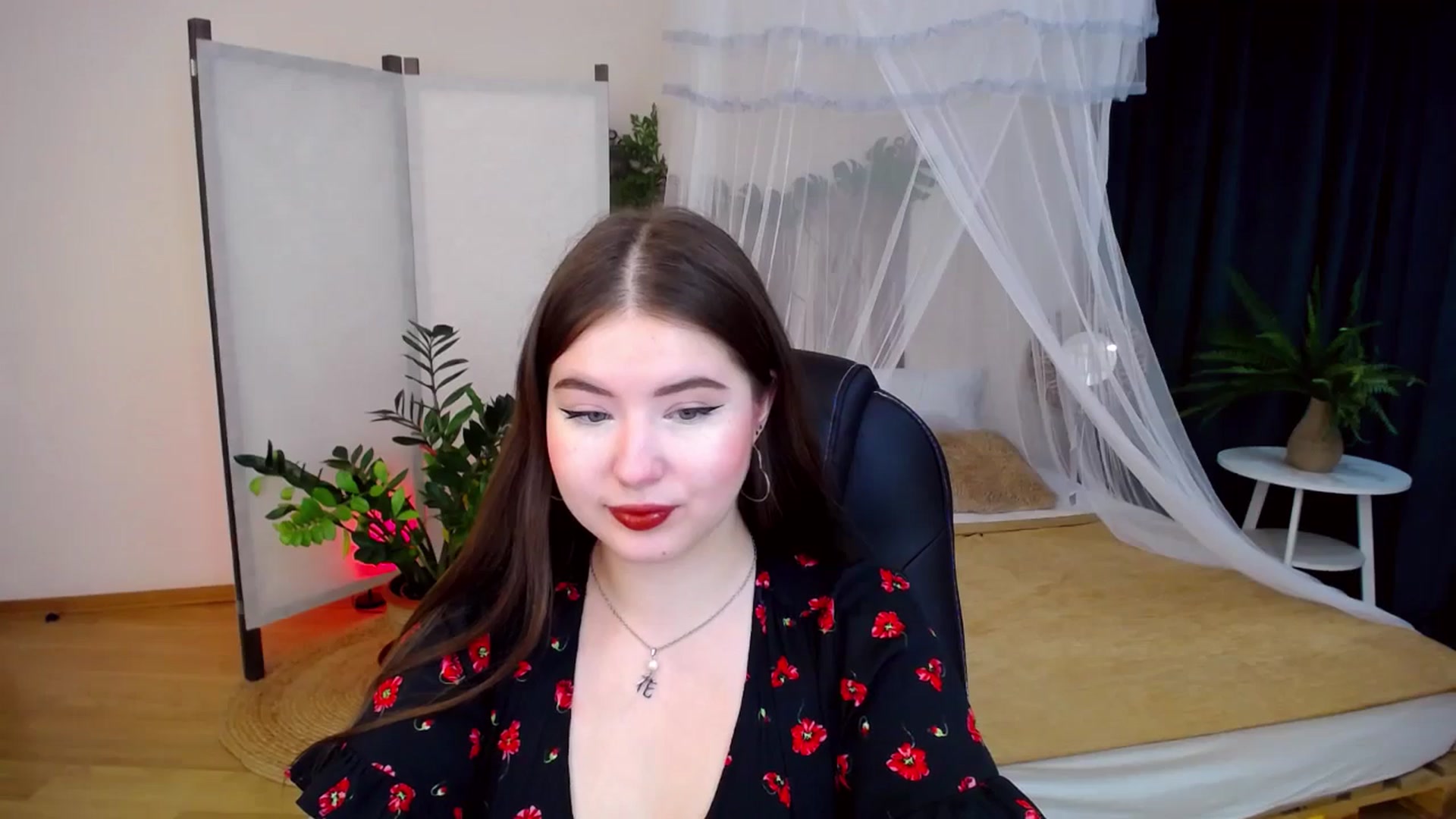 Gallery image thumbnail from AdmireMyEyes's myfreecams stream on, 10/06/2024, 19:11 image 10 of 20
