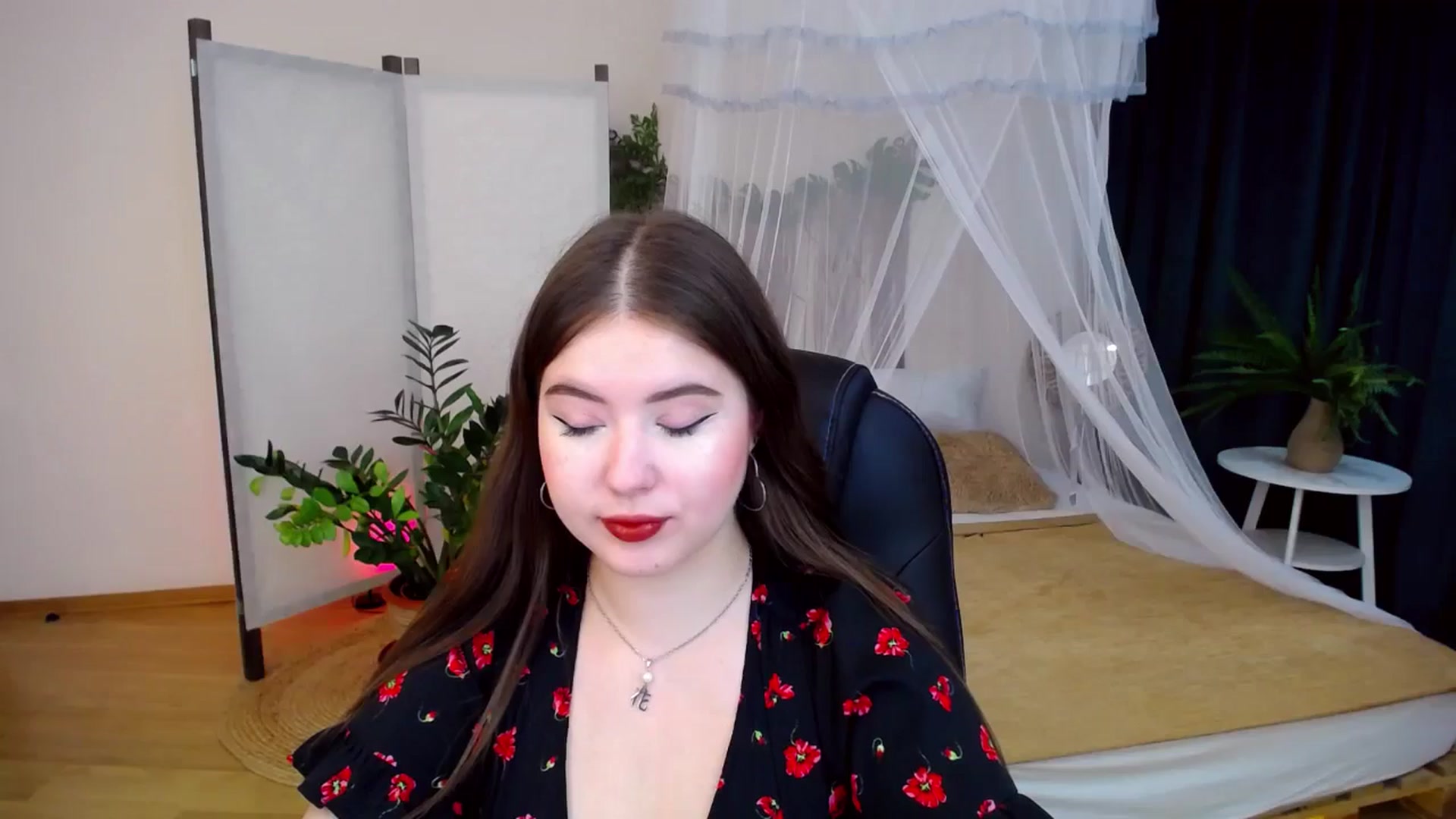 Gallery image thumbnail from AdmireMyEyes's myfreecams stream on, 10/06/2024, 19:11 image 12 of 20