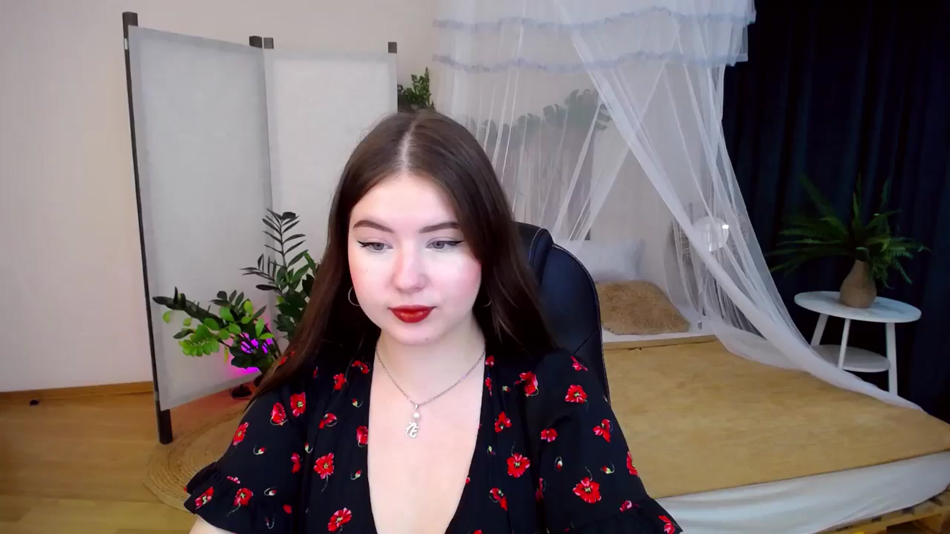 Gallery image thumbnail from AdmireMyEyes's myfreecams stream on, 10/06/2024, 19:11 image 9 of 20