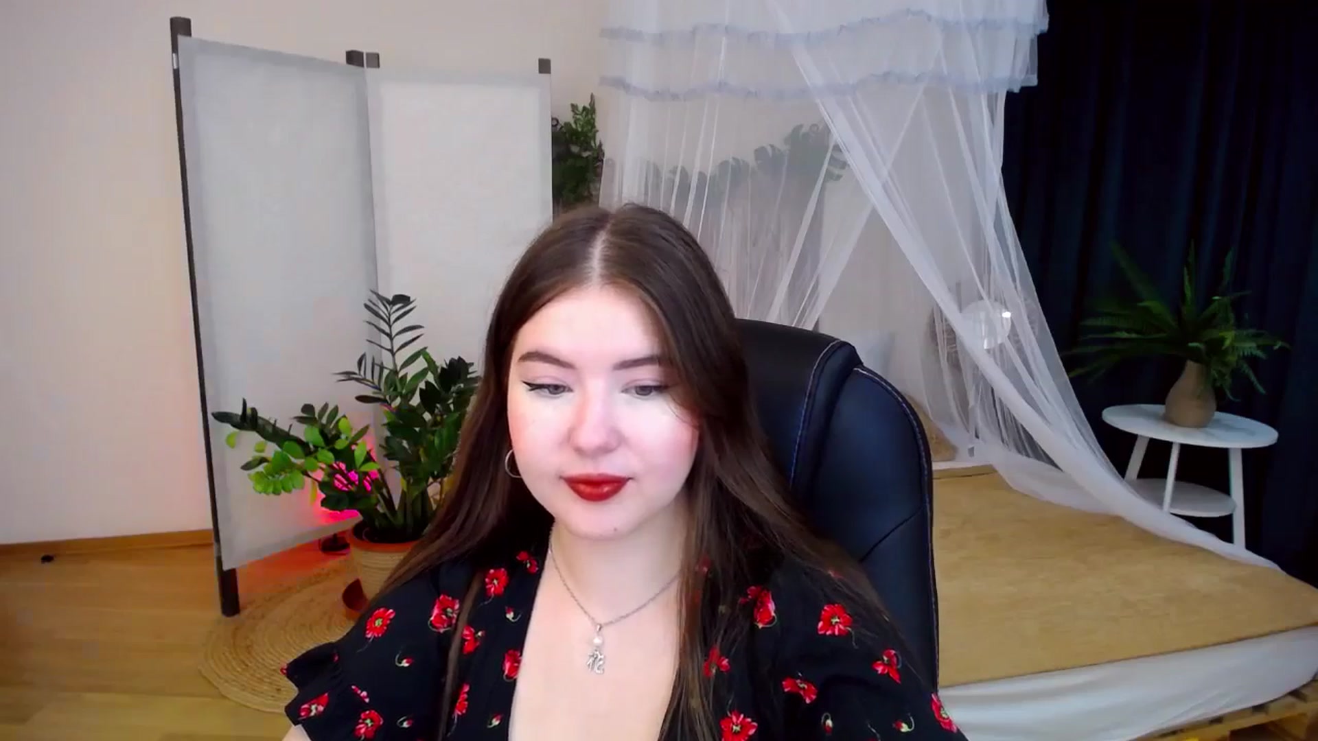 Gallery image thumbnail from AdmireMyEyes's myfreecams stream on, 10/06/2024, 19:11 image 2 of 20