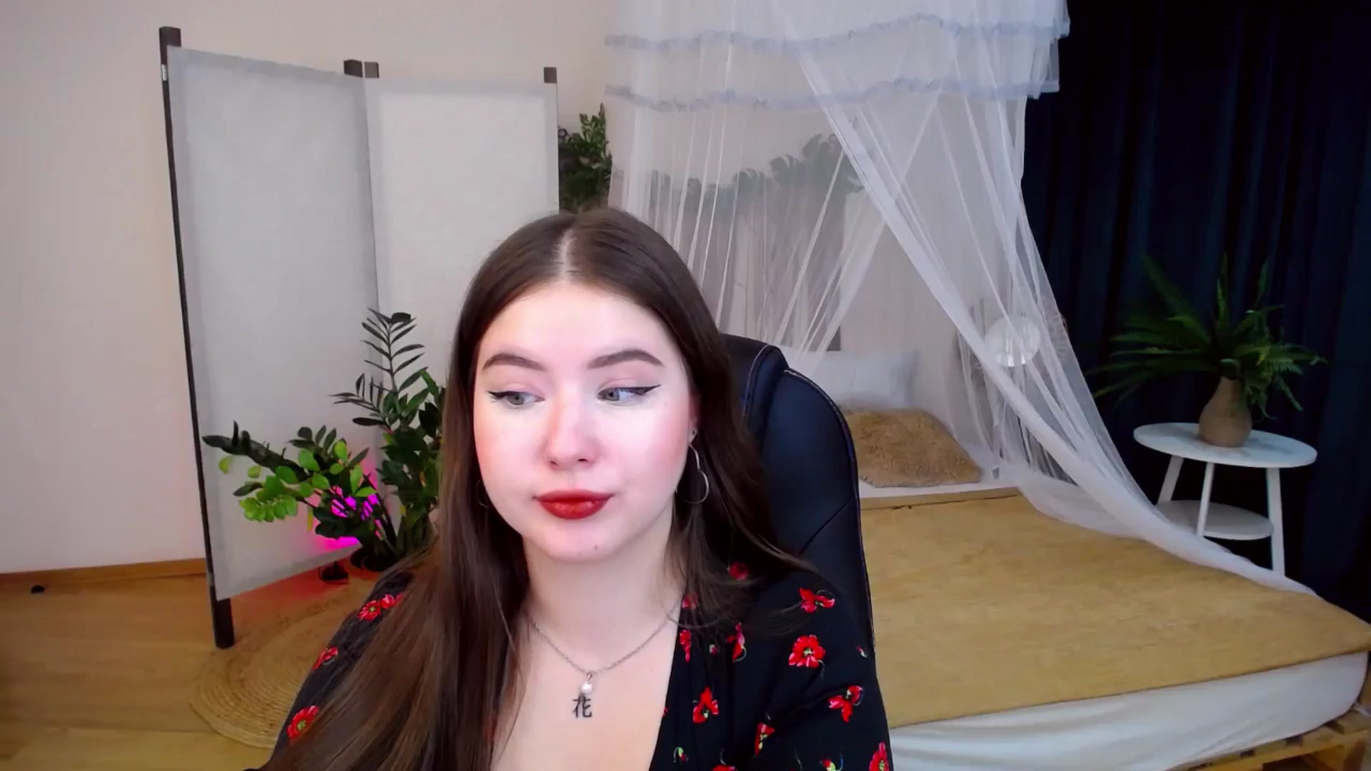 Gallery image thumbnail from AdmireMyEyes's myfreecams stream on, 10/06/2024, 21:16 image 4 of 20