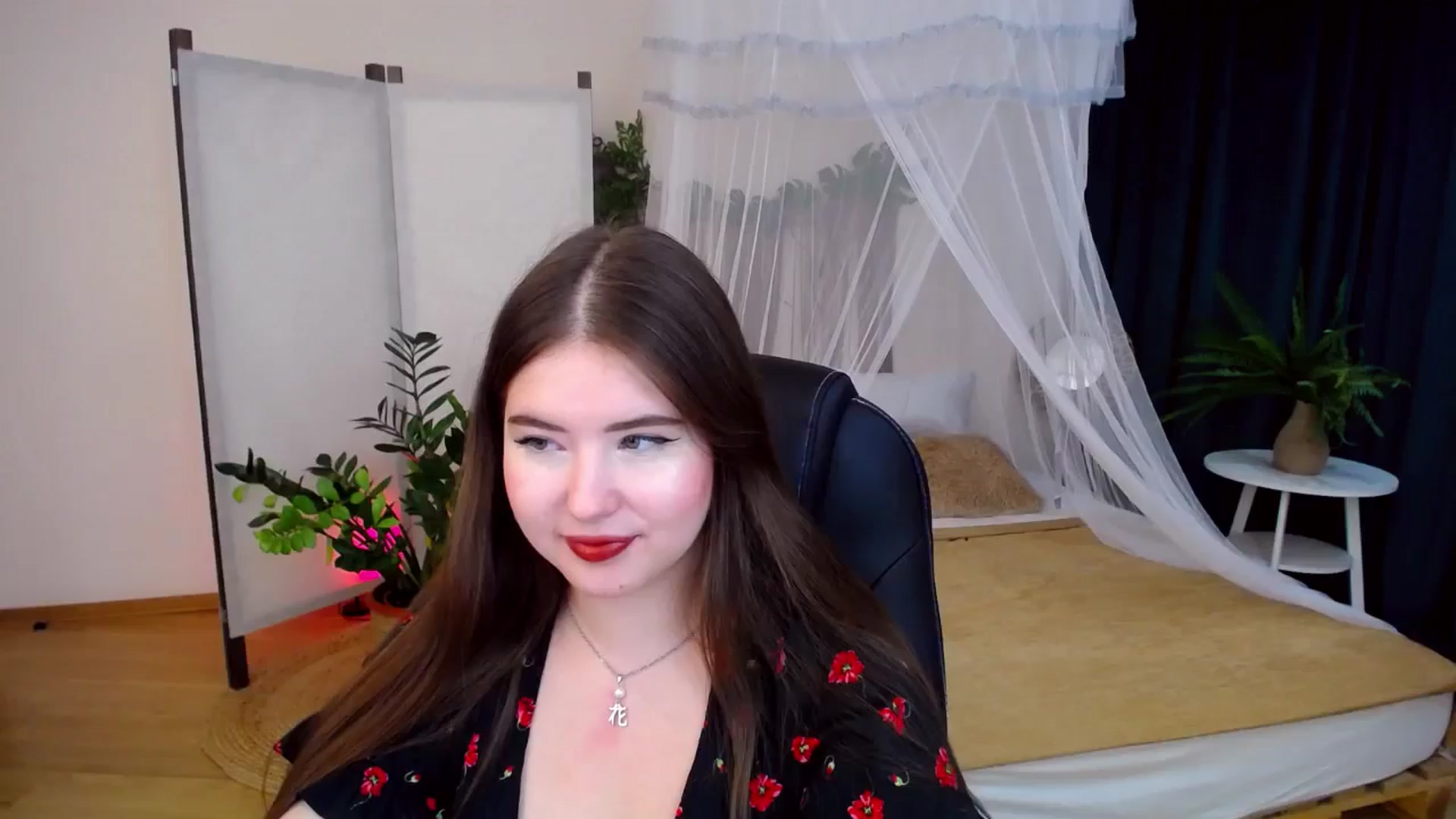 Gallery image thumbnail from AdmireMyEyes's myfreecams stream on, 10/06/2024, 21:16 image 13 of 20