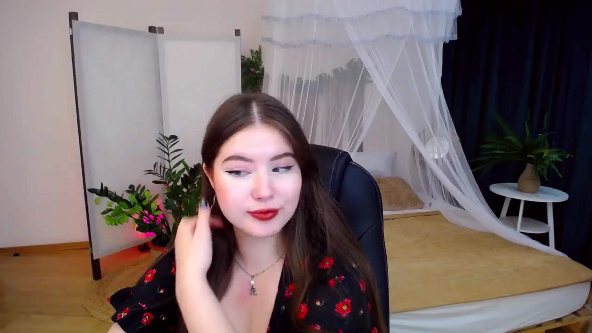 Gallery image thumbnail from AdmireMyEyes's myfreecams stream on, 10/06/2024, 21:16 image 11 of 20