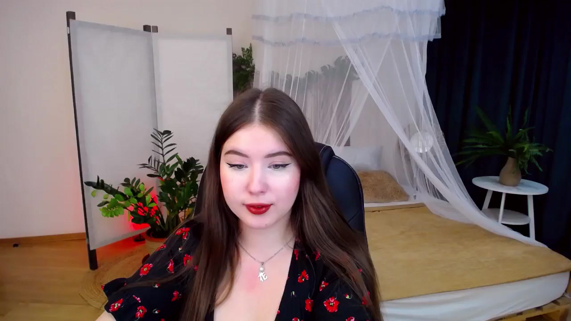 Gallery image thumbnail from AdmireMyEyes's myfreecams stream on, 10/06/2024, 21:16 image 8 of 20