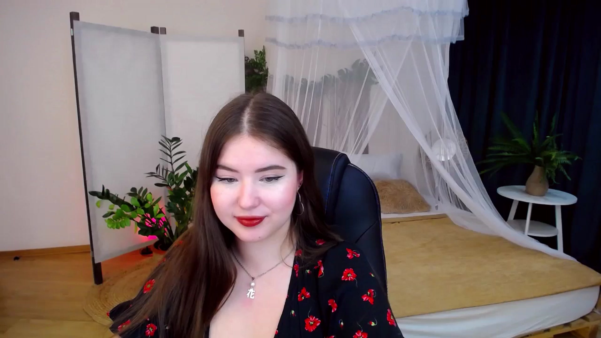 Gallery image thumbnail from AdmireMyEyes's myfreecams stream on, 10/06/2024, 21:16 image 16 of 20