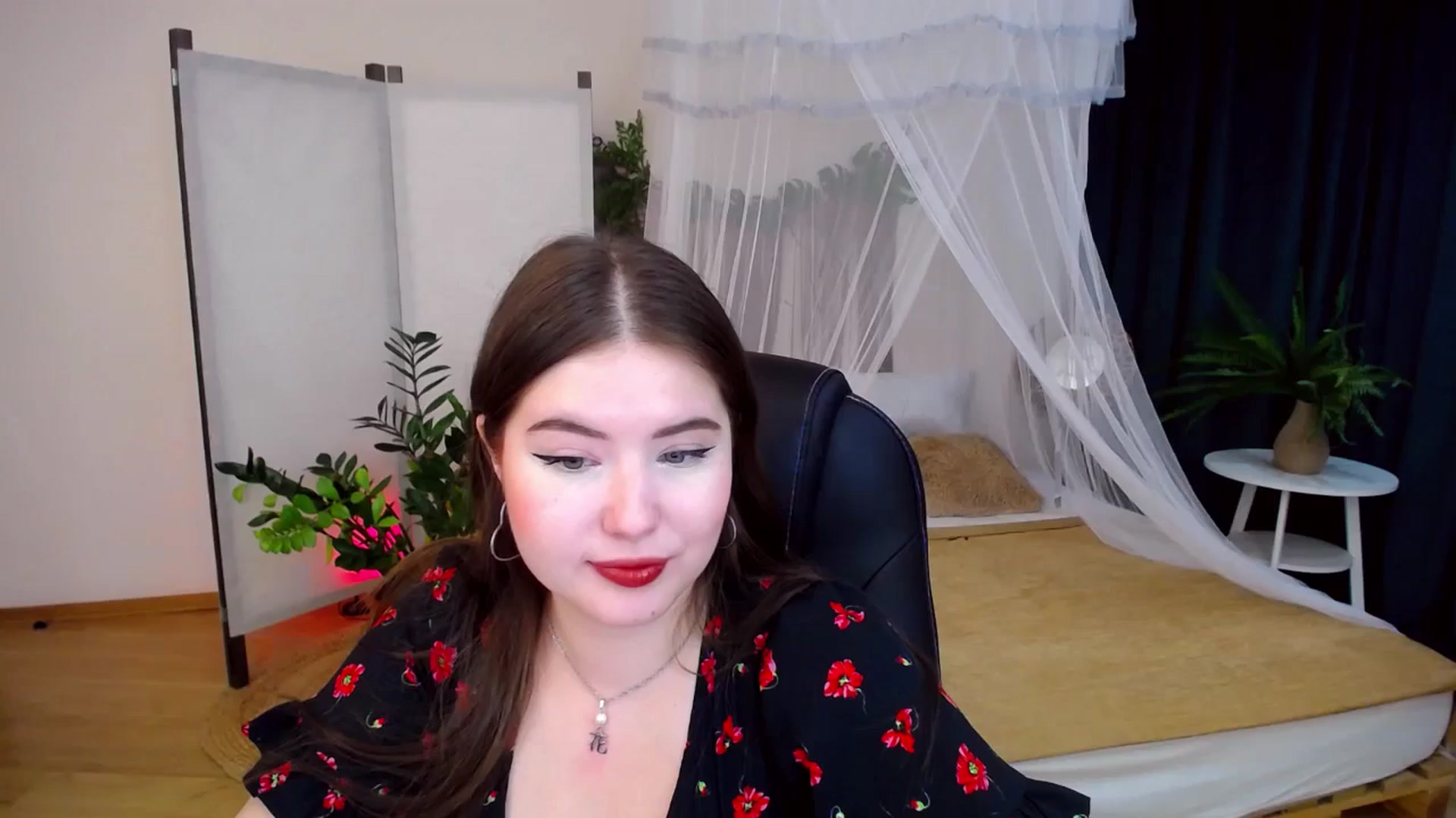 Gallery image thumbnail from AdmireMyEyes's myfreecams stream on, 10/06/2024, 21:16 image 14 of 20