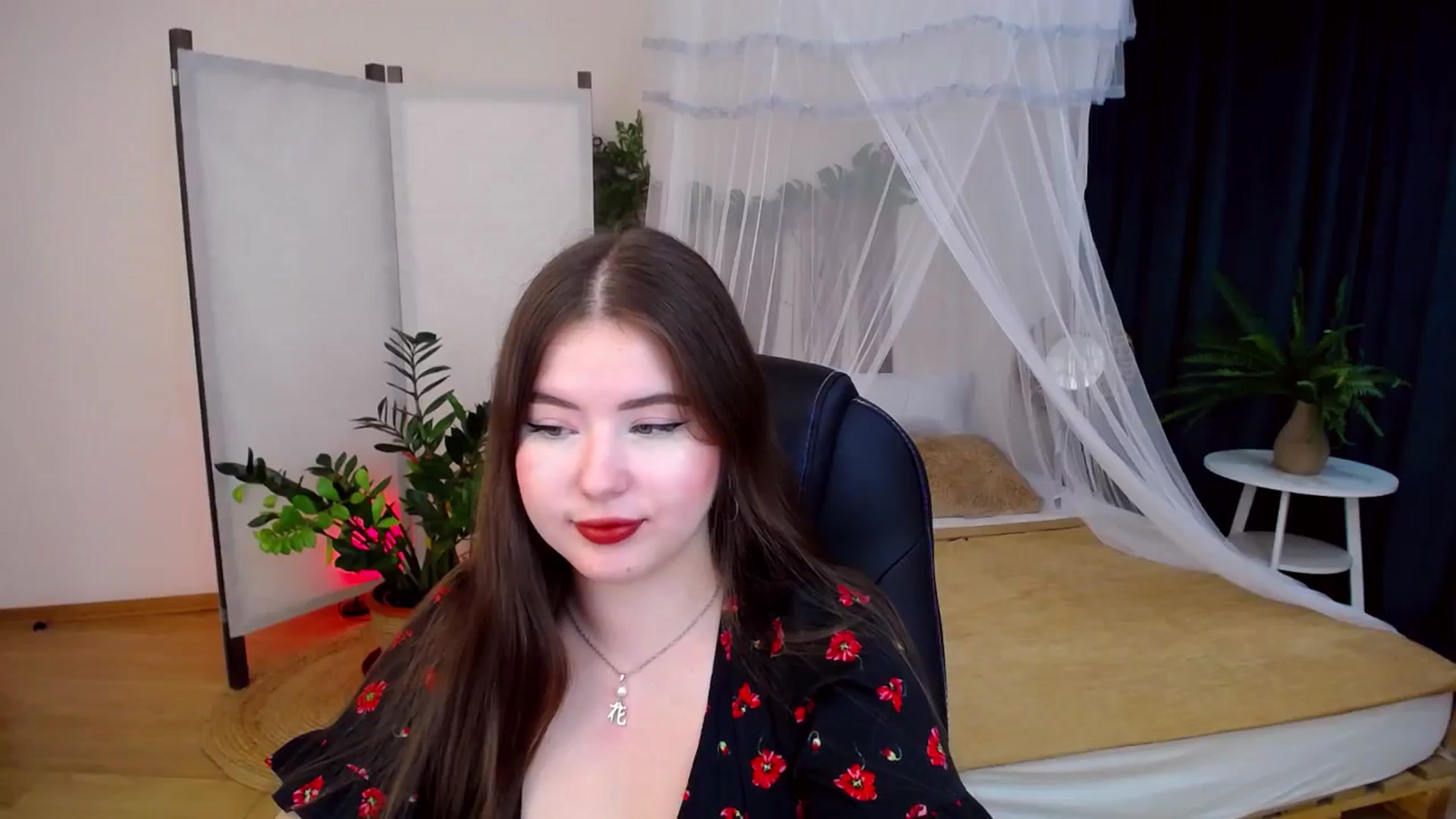 Gallery image thumbnail from AdmireMyEyes's myfreecams stream on, 10/06/2024, 21:16 image 17 of 20