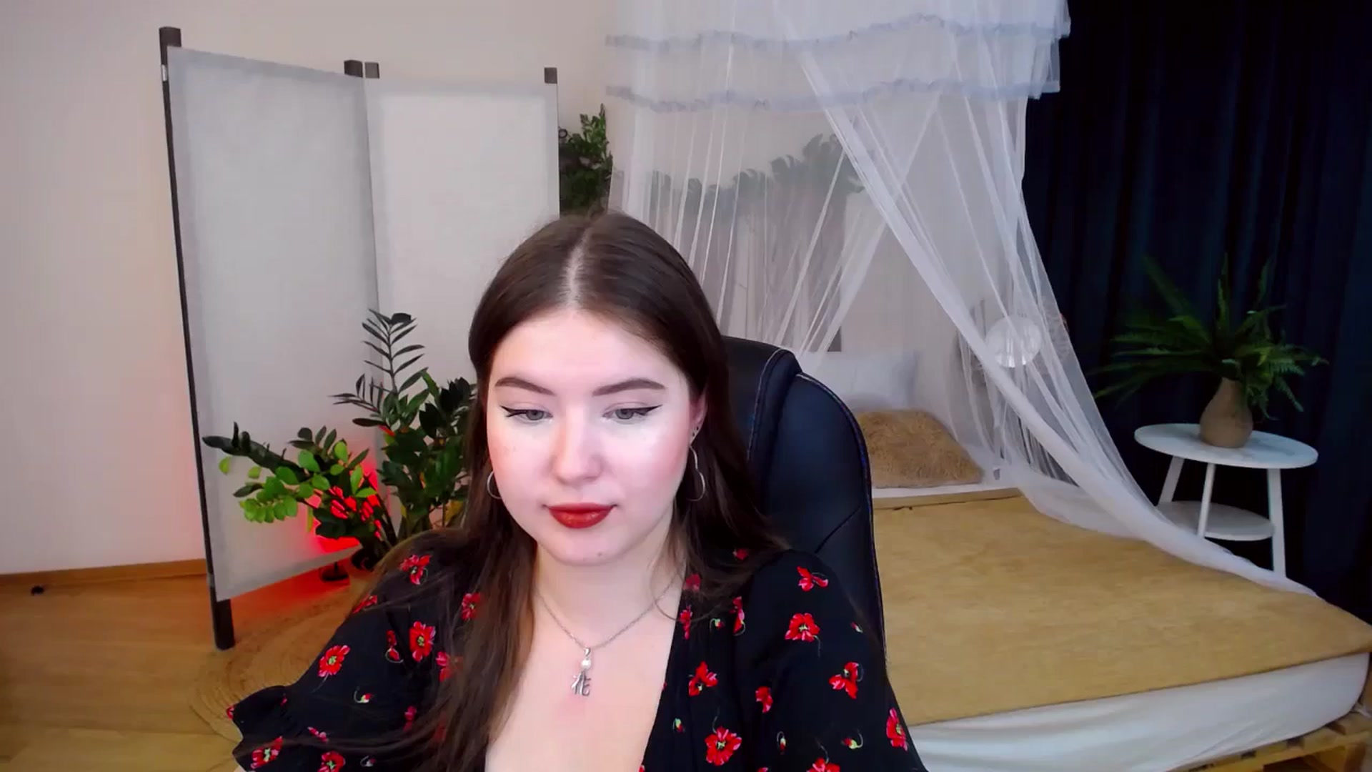 Gallery image thumbnail from AdmireMyEyes's myfreecams stream on, 10/06/2024, 21:16 image 15 of 20