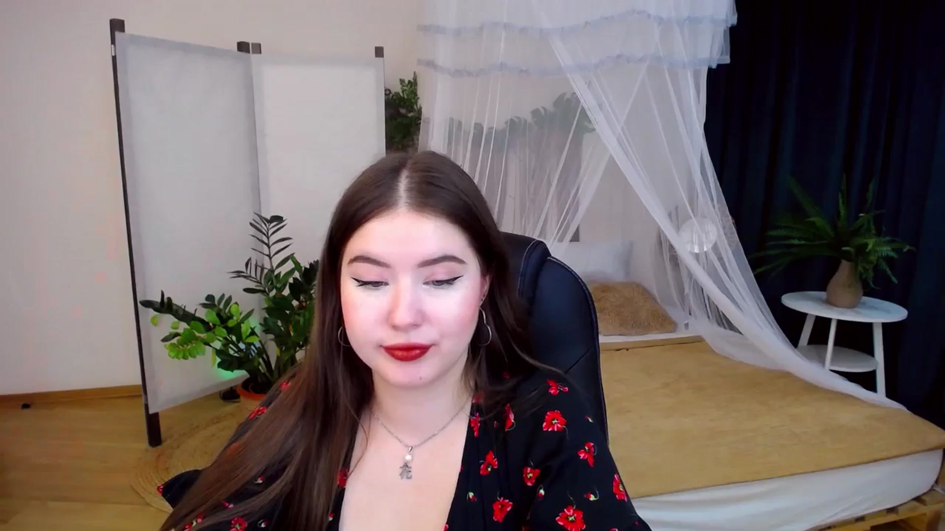 Gallery image thumbnail from AdmireMyEyes's myfreecams stream on, 10/06/2024, 21:16 image 3 of 20