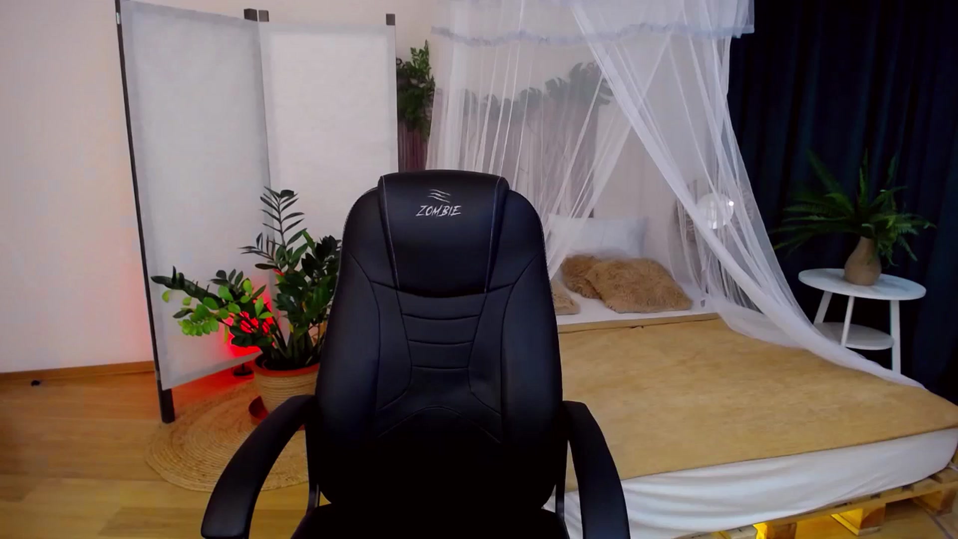 Gallery image thumbnail from AdmireMyEyes's myfreecams stream on, 10/06/2024, 22:38 image 17 of 20