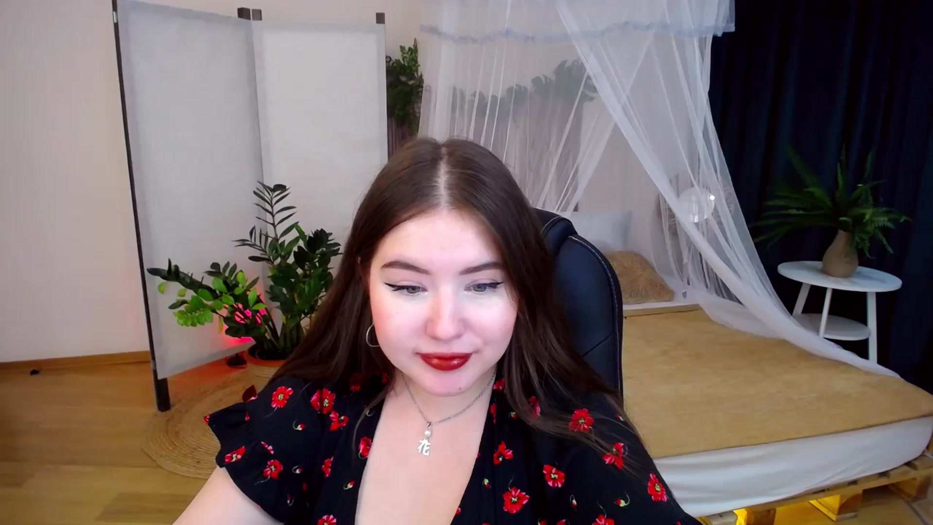 Gallery image thumbnail from AdmireMyEyes's myfreecams stream on, 10/06/2024, 22:38 image 12 of 20