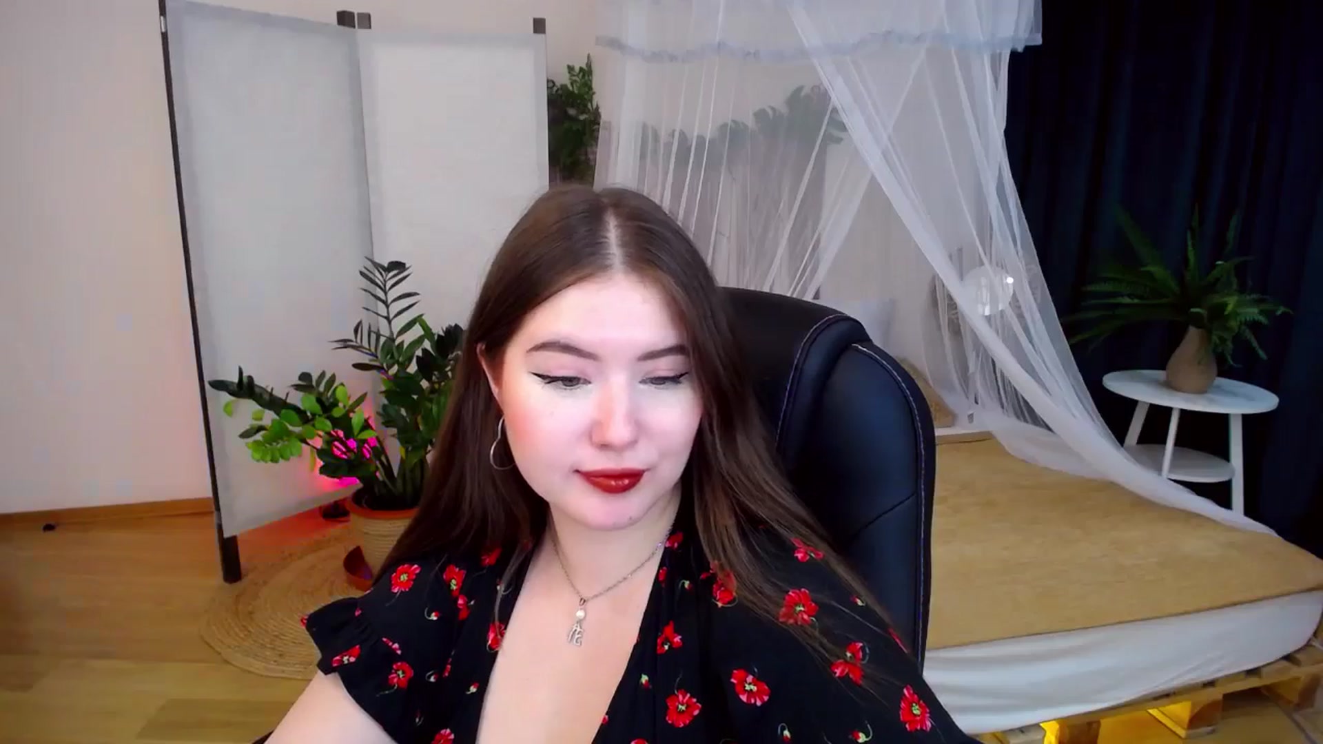 Gallery image thumbnail from AdmireMyEyes's myfreecams stream on, 10/06/2024, 22:38 image 13 of 20