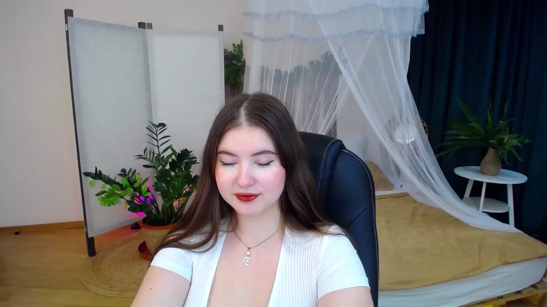 Gallery image thumbnail from AdmireMyEyes's myfreecams stream on, 10/07/2024, 19:47 image 18 of 20