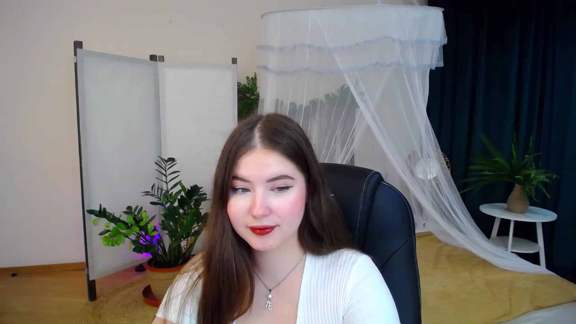Gallery image thumbnail from AdmireMyEyes's myfreecams stream on, 10/07/2024, 19:47 image 6 of 20