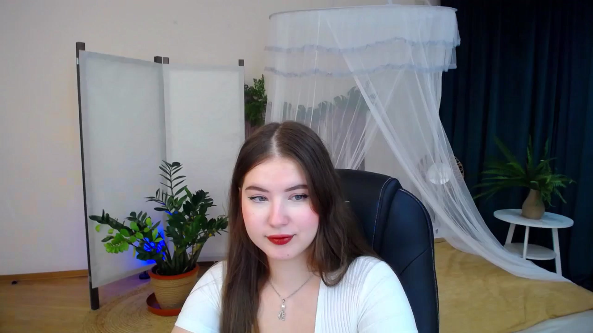 Gallery image thumbnail from AdmireMyEyes's myfreecams stream on, 10/07/2024, 19:47 image 9 of 20